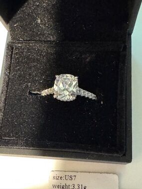 Lagerrio Sterling Silver 925 Cushion-Cut Clear Stone Ring with Pavé Band sz 7